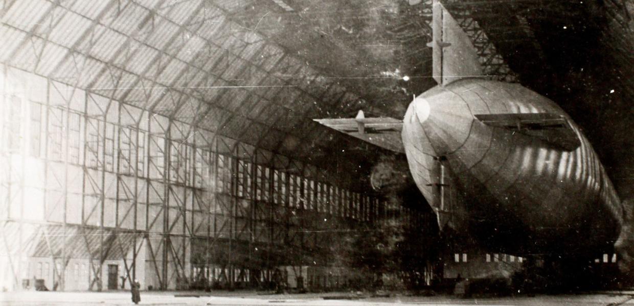 Archivfoto: Zeppeline im Hangar in der Zeppelinbasis in Tønder