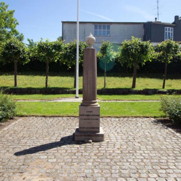 Mindeobelisk for de faldne 9. april 1940. Hertug Hans Kirke, Haderslev