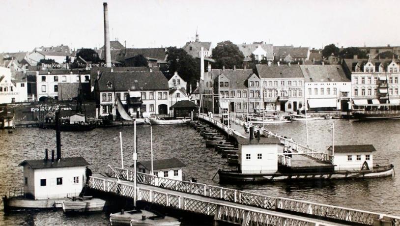 König Frederik die VII Brücke, pontonbrücke in Sønderborg
