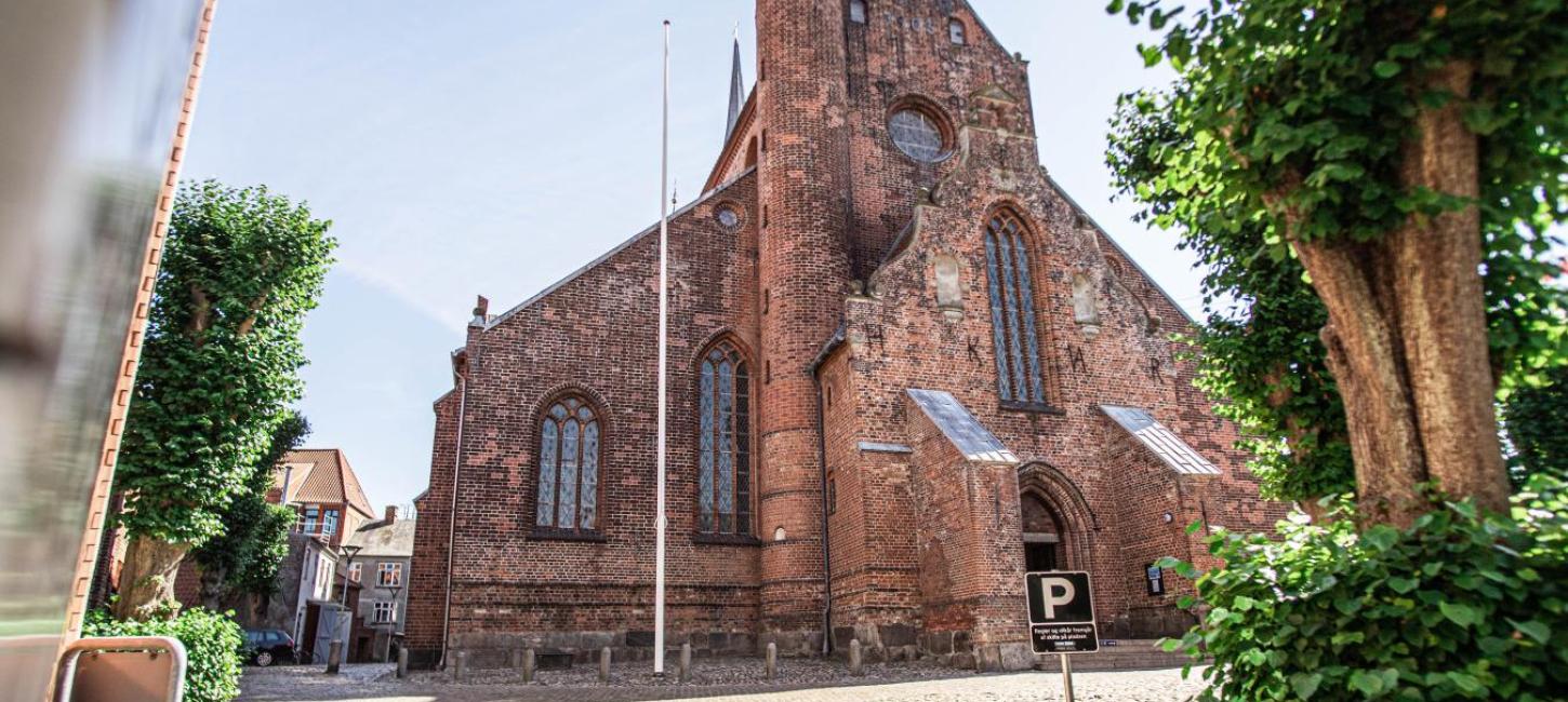 Haderslev Domkirke om sommeren