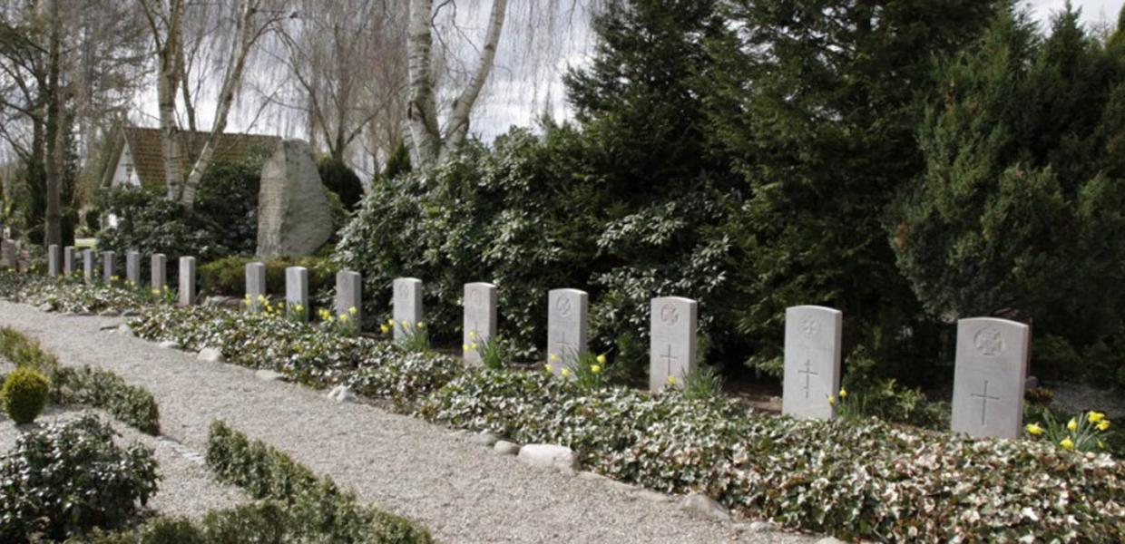 Gräber von Kriegsgefangenen auf dem Friedhof von Tinglev 