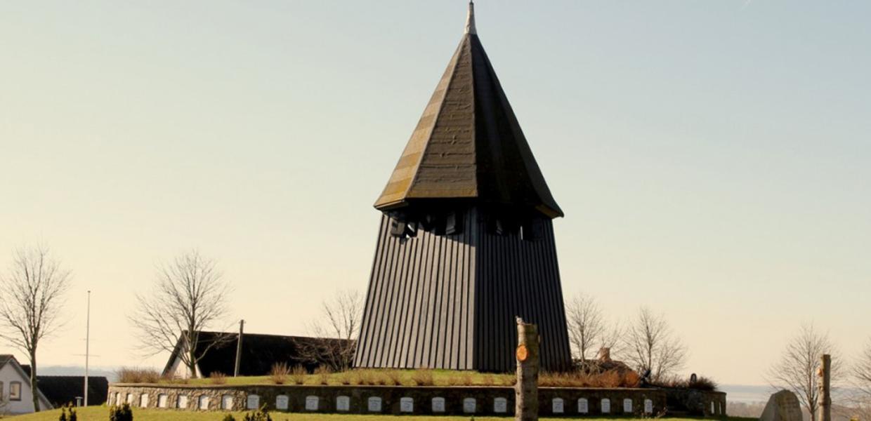 Denkmal an der Kirche von Egen