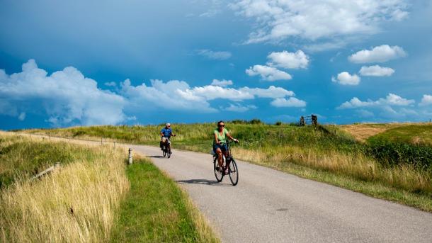 Radfahrer auf der Vestkystrute (Westküstenroute)