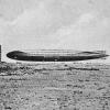 Archivfoto: Zeppeline vor dem Hangar in der Zeppelinbasis in Tønder