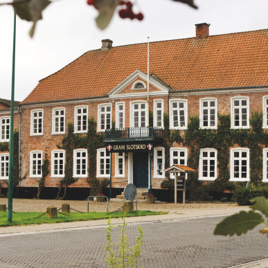 Gram Slotskro facade