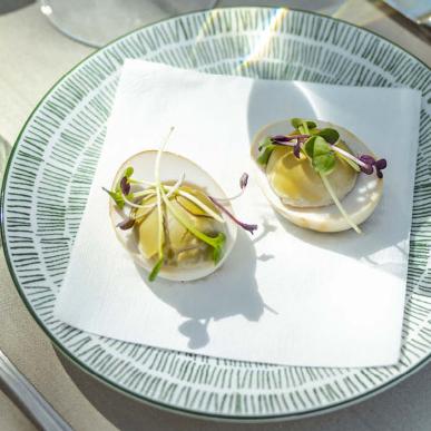 Pyntede solæg der er serveret på Restaurant Knap