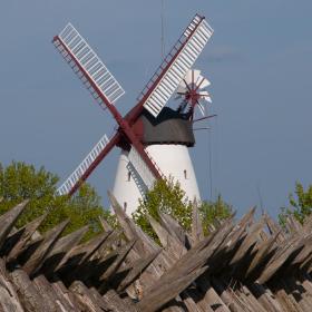 Dybbøl Mølle med palisade foran