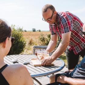 Vinsmagning på Aarø Vingård