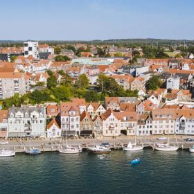 Dronefoto af havnefronten i Sønderborg