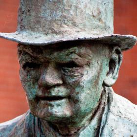 Skulpturen Martin med fløjten