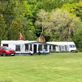 Campingvogne på Genner Hoel Camping