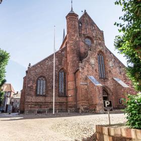 Haderslev Domkirke om sommeren